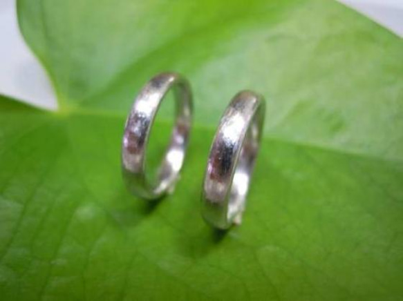 鍛造 結婚指輪 プラチナ pt900 シンプル 甲丸 リング 幅2.8mm 彫金の荒仕上げ 2枚目の画像