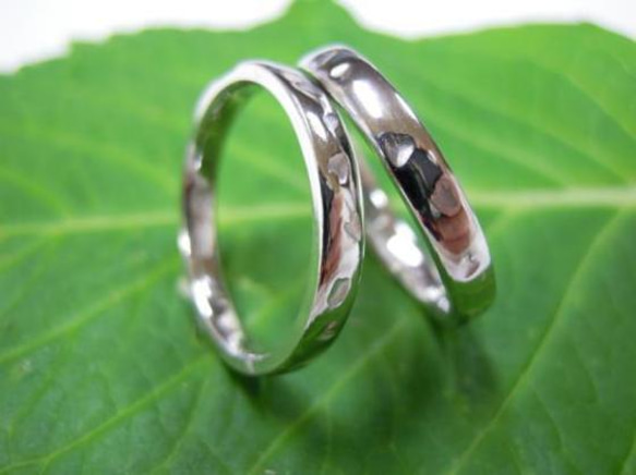 鍛造 結婚指輪 プラチナ pt900 幅3mm 光沢 シンプルな甲丸に桜の花びら