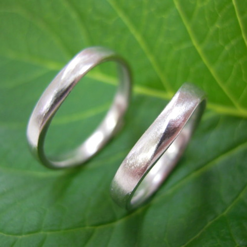 鍛造 結婚指輪 プラチナ pt900 シンプル 緩やかなv字 リング 幅3mm ...