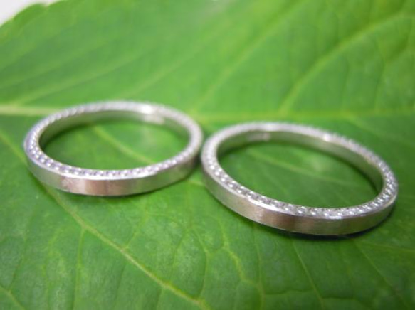 鍛造 結婚指輪 プラチナ pt900 細い 平打ち リング 幅2mm 側面にミル打ち 荒仕上げ 4枚目の画像
