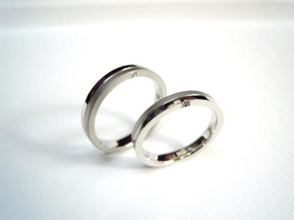 鍛造 結婚指輪 プラチナ pt900 平打ち リング 幅3mm 光沢 つや消し ツートーン 側面にダイヤ 1枚目の画像