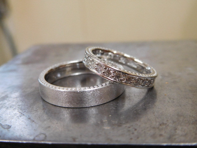 鍛造 結婚指輪 プラチナ ミル打ち 女性 フルエタニティリング 男性 平打ちリング マット