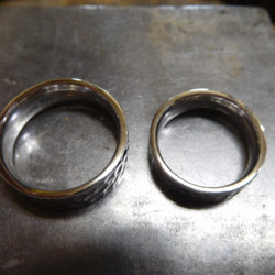 鍛造 結婚指輪 プラチナ pt900 槌目 幅広 平打ち リング 男性7mm 女性6mm 鏡面 5枚目の画像