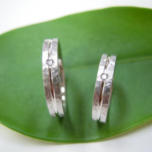 鍛造 結婚指輪 プラチナ pt900 平打ち リング 幅3.5mm 槌目 光沢