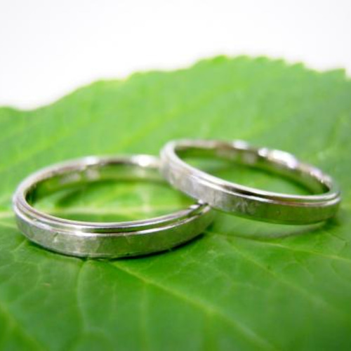 鍛造 結婚指輪 プラチナ pt900 平打ち リング 幅3mm 槌目マット
