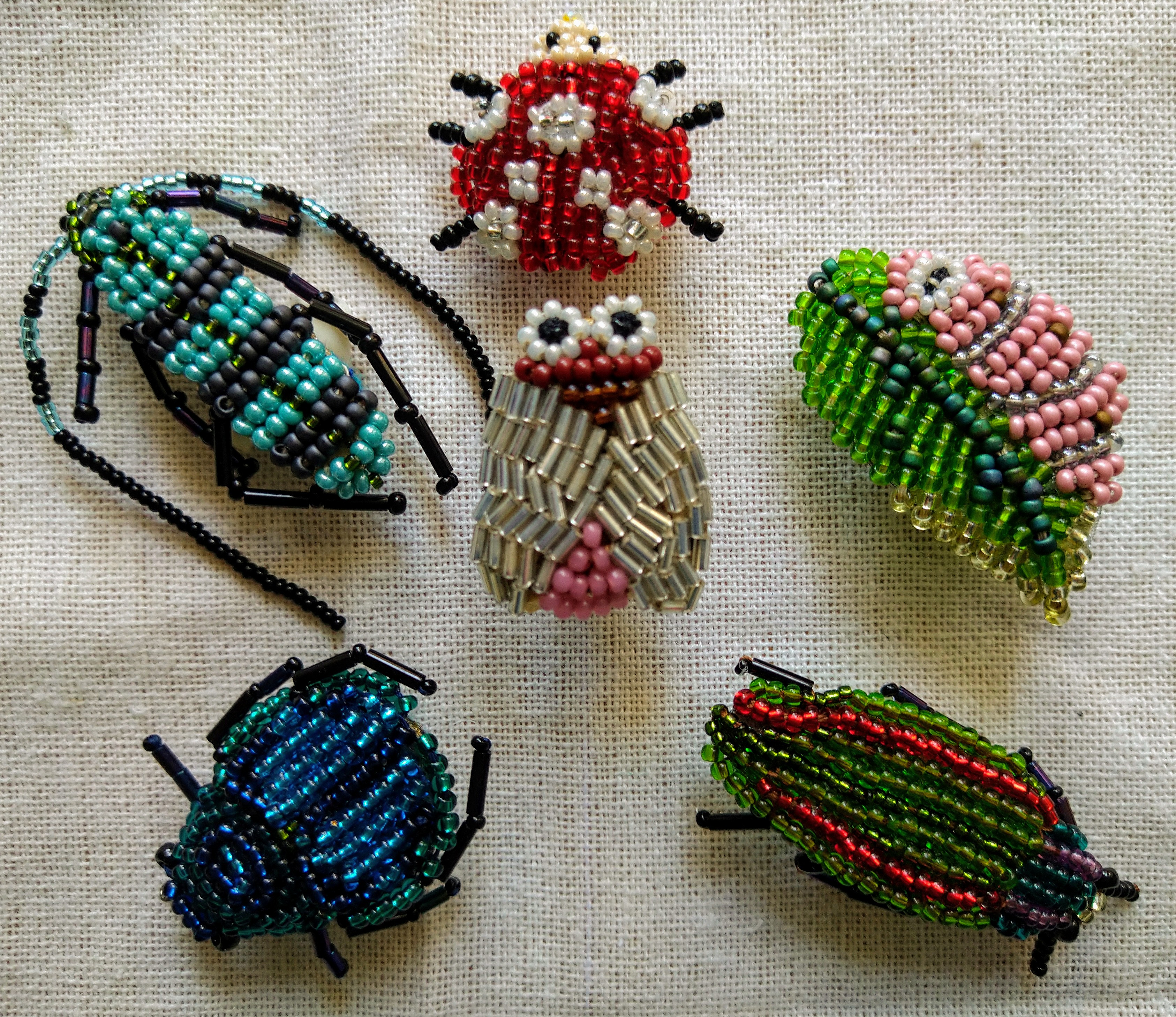 ちょっと不思議なルリボシカミキリのビーズブローチ