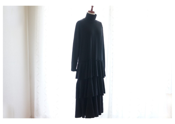 （RE 2）馬克西長分層連衣裙（黑色） 第4張的照片