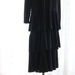 （RE 2）馬克西長分層連衣裙（黑色） 第5張的照片