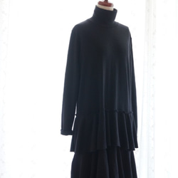 （RE 2）馬克西長分層連衣裙（黑色） 第6張的照片