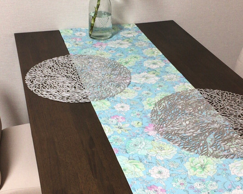 サックスブルーの花柄テーブルランナー テーブルクロス tomokk501 通販