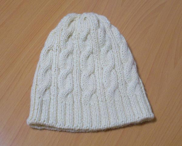 縄編みのニット帽 2枚目の画像