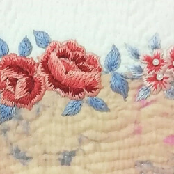 バラの刺繍ポーチ 4枚目の画像