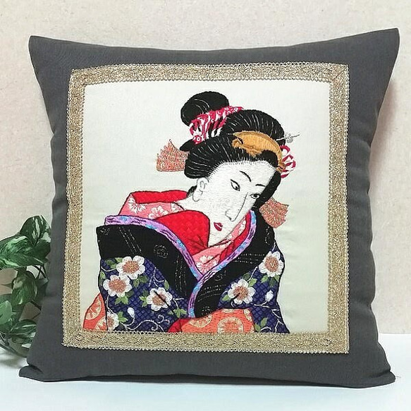 刺繍クッションカバー「浮世絵の女」 1枚目の画像
