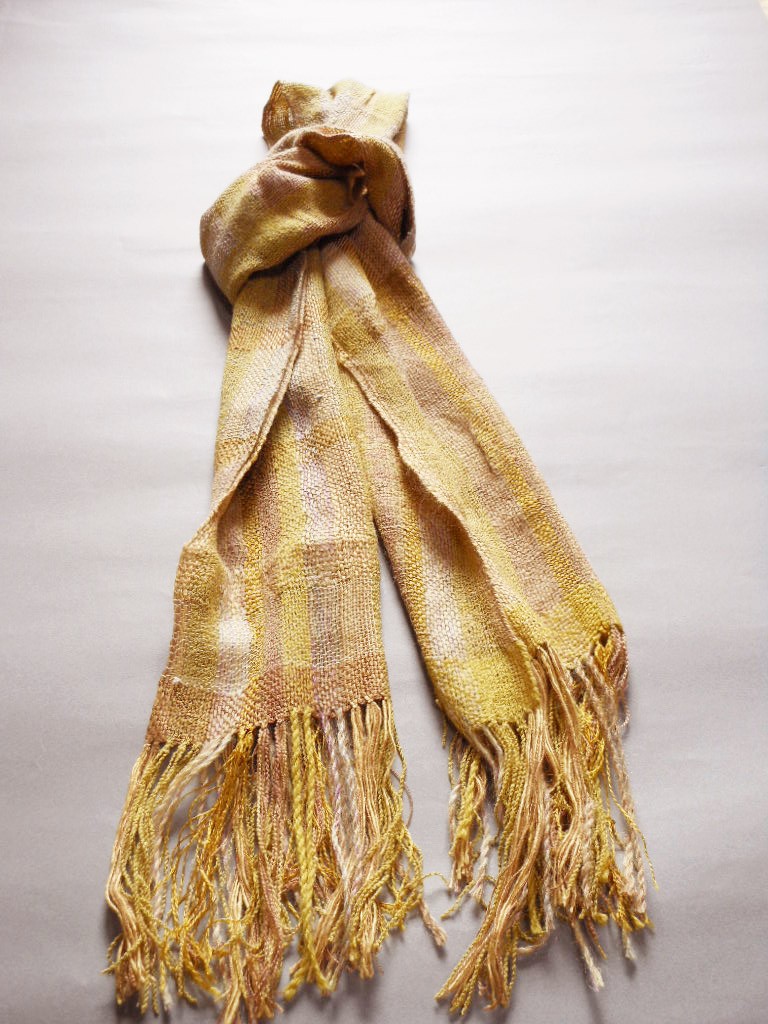 手織りベージュ系マフラー MUF103A 手染め 男女共用 強撚糸 シルク キッドモヘア アンゴラ プレゼント