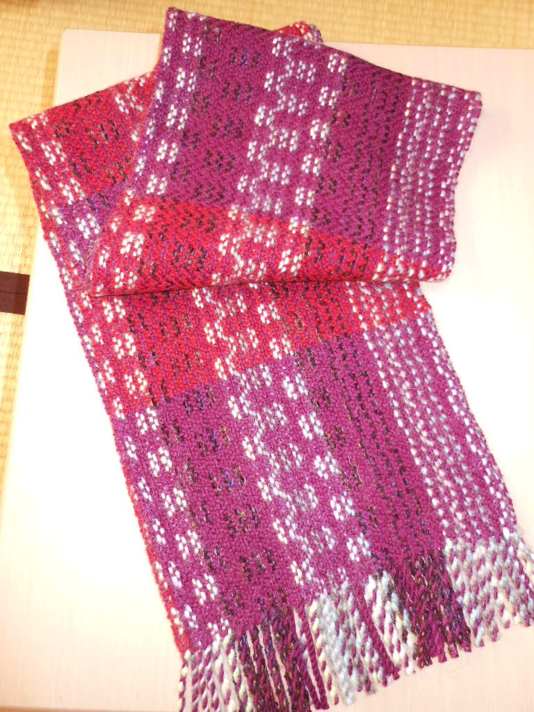 手織り ウール マフラー  MUF131A  赤紫 模様織り 防寒  プレゼント