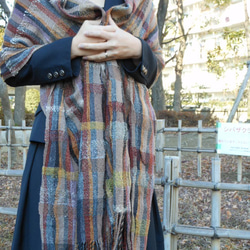 お値下げ品 手織り 茶系 大判ショール SHA106A 手染め 男女兼用 強撚糸 チェック柄 カシミア シルク ウール 1枚目の画像