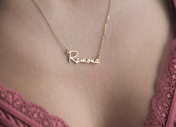 ☆大人気☆ソリッドゴールドの「Ramona」ネックレス◆ネームネックレス 1枚目の画像