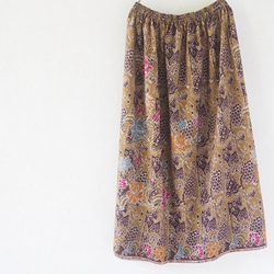 渋めのブラウンバティックのスカート 5枚目の画像