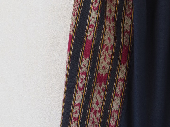 ジャワ島手織りイカット使いのスカート 2枚目の画像