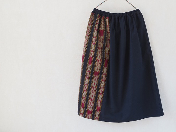 ジャワ島手織りイカット使いのスカート 7枚目の画像