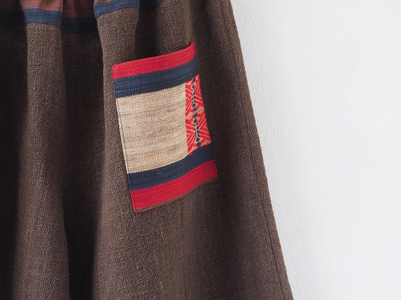 黒檀染め手織り布とナガ族布のゆったりワイドパンツ 4枚目の画像