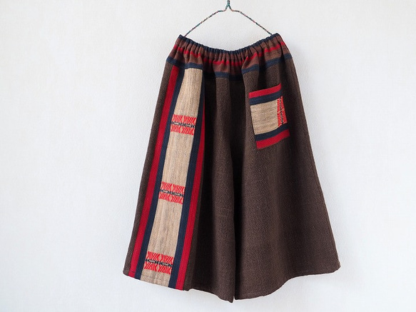 黒檀染め手織り布とナガ族布のゆったりワイドパンツ 6枚目の画像