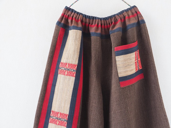 黒檀染め手織り布とナガ族布のゆったりワイドパンツ 7枚目の画像