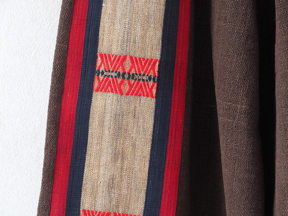 黒檀染め手織り布とナガ族布のゆったりワイドパンツ 8枚目の画像