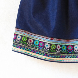 山の民の刺繍スカート～モン族の村から 2枚目の画像