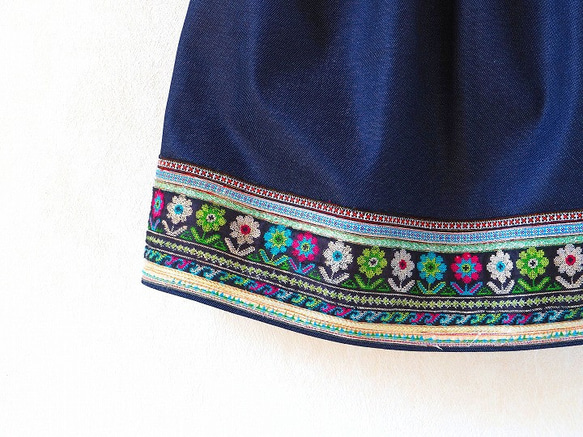 山の民の刺繍スカート～モン族の村から 2枚目の画像