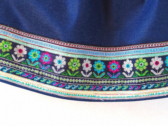 山の民の刺繍スカート～モン族の村から 4枚目の画像