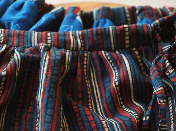 砂の民の服～天然染めアジュラクのカッチ・スカート 7枚目の画像