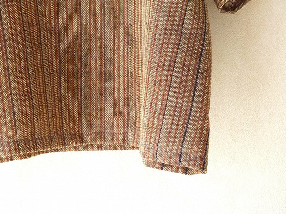 ラオス・ラハナム村の手織り布・半袖クルタ 4枚目の画像