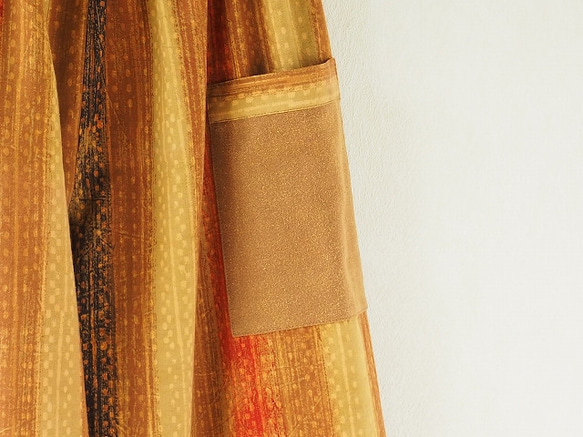 ぺたぺた木版更紗のワイドパンツ 4枚目の画像