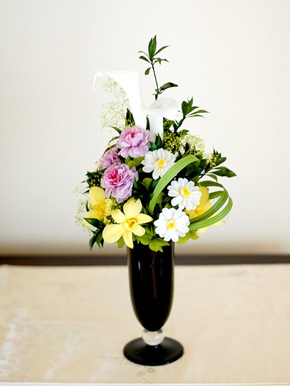 【仏花】黒硝子の器を彩る供花【供花】 3枚目の画像