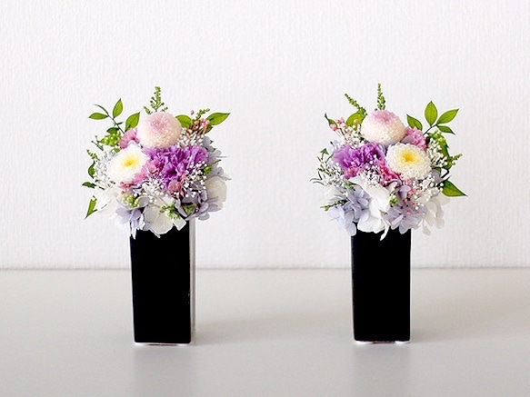 【供花】再販26＊黒い器のシンプルな小さめ供花対セット【仏花】 3枚目の画像