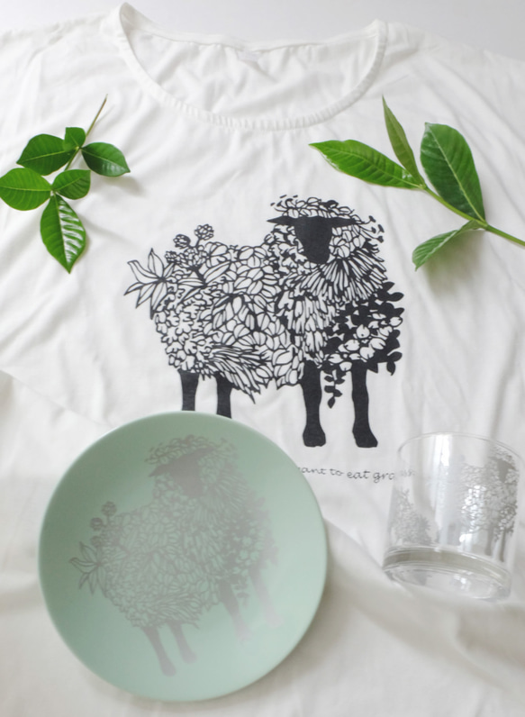 お家でのんびり草羊セット　ホワイト　[羊のTシャツワンピース+お皿+ガラスコップ]　３点セット 1枚目の画像
