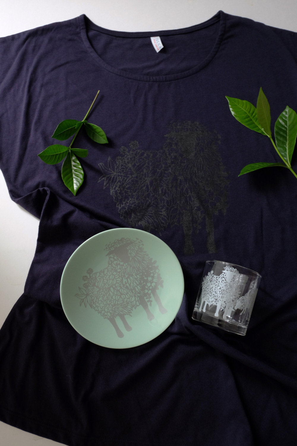 お家でのんびり草羊セット　ネイビー　ピスタチオカラー　[羊のTシャツワンピース+お皿+ガラスコップ]　３点セット