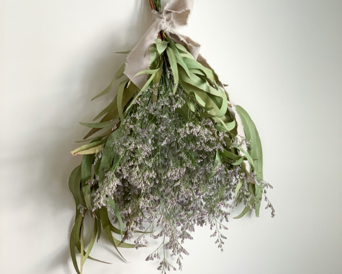 ●売却済● 桜色のスターチスとユーカリの小さめスワッグ　(約26cm) 0_b9e595182db0f75846d3fa07fdc0