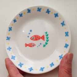 絵付け小皿「おやこ金魚」 2枚目の画像