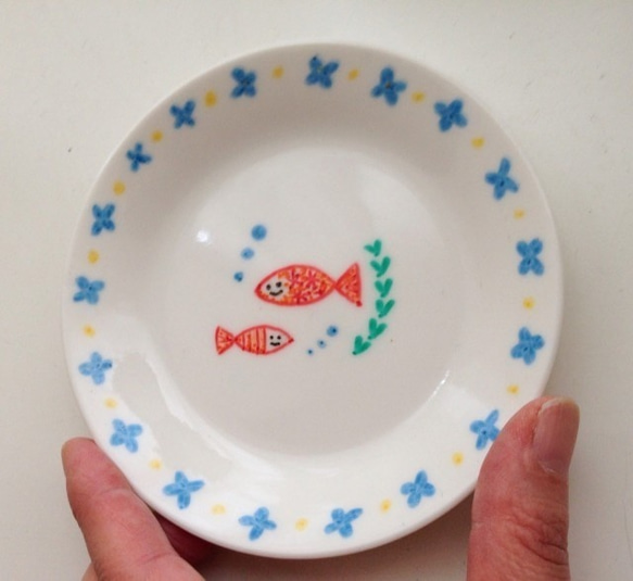 絵付け小皿「おやこ金魚」 2枚目の画像