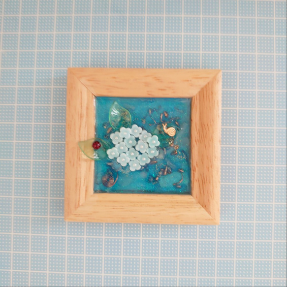 紫陽花の額入りオルゴナイト(アクアマリン・ムーンストーン) 3枚目の画像