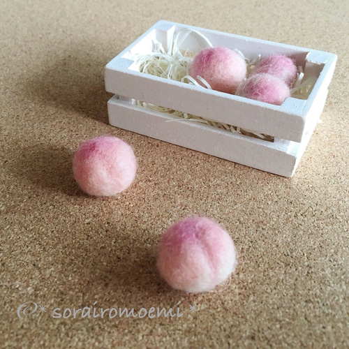 桃のマグネット ✳︎ 羊毛フェルト マグネット ✳︎sorairomoemi
