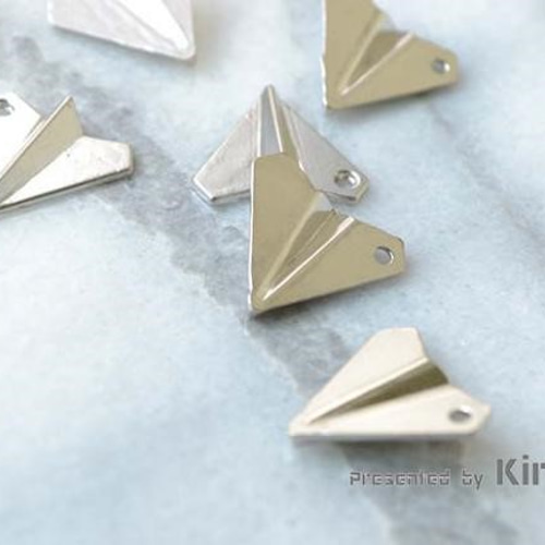 折り紙 紙飛行機」 アンティークシルバー ECN3071 その他素材 KIRINJI 