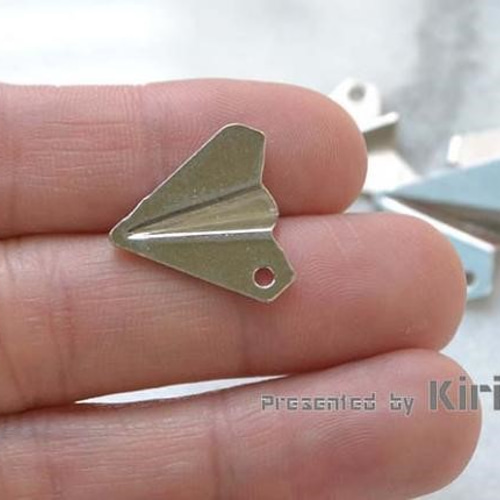 折り紙 紙飛行機」 アンティークシルバー ECN3071 その他素材 KIRINJI  