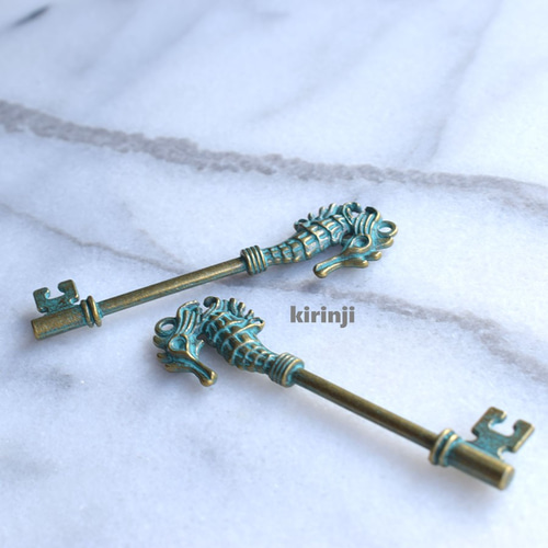 ☆古い鍵☆ タツノオトシゴ型カギ」 アンティークブラス CN410B その他素材