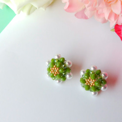 【送料無料】ぎょいこう(緑色の桜)の花のイヤリング 3枚目の画像