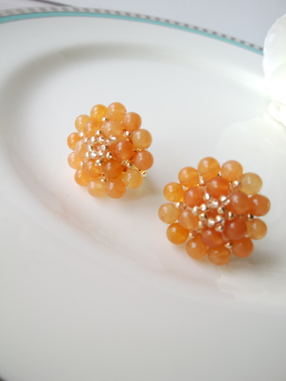【送料無料】《再販》オレンジアベンチュリン(天然石)の可愛いお花のイヤリング 3枚目の画像