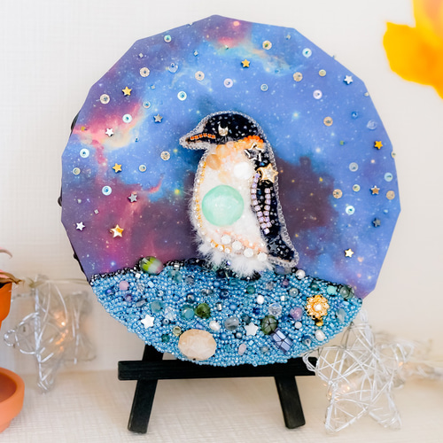 【ご予約品】 ビーズ刺繍アート】ペンギンちゃんと宝石の島 立体・オブジェ その他