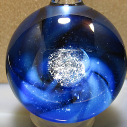 銀箔を使ったガラスのアクセサリ・恒星３０ 2枚目の画像